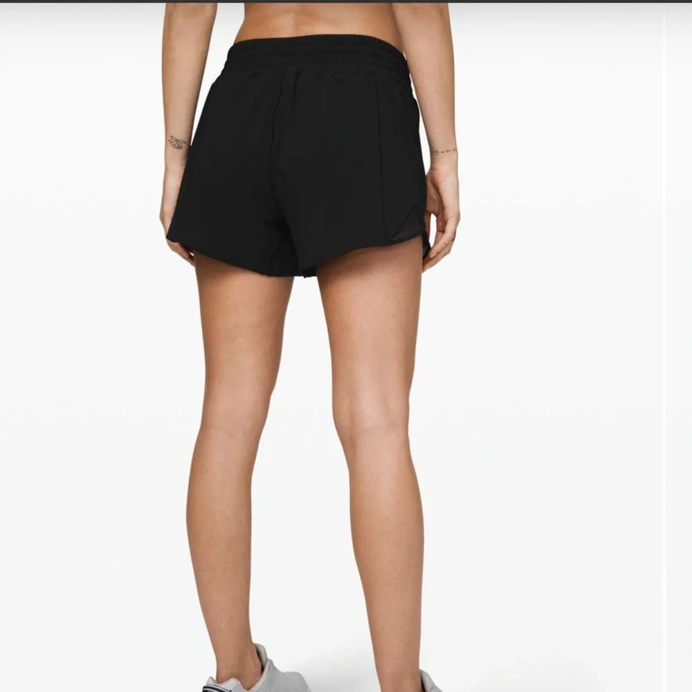Lululemon Women’s Hotty Hot Short High-Rise Long 4"
Black Size 12 - Picture 2 of 11